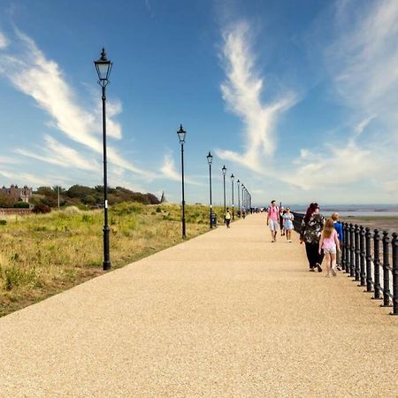 A Charming, Spacious 2 Bedroom Apartment In Lytham Lytham St Annes Kültér fotó