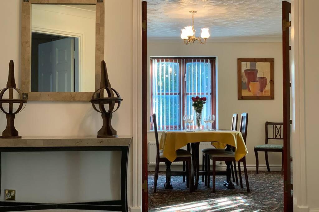A Charming, Spacious 2 Bedroom Apartment In Lytham Lytham St Annes Kültér fotó
