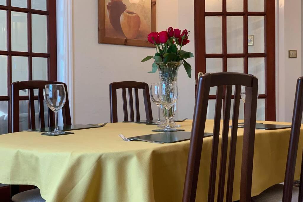 A Charming, Spacious 2 Bedroom Apartment In Lytham Lytham St Annes Kültér fotó